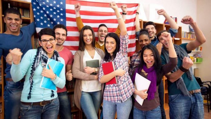 تحصیل کارشناسی در آمریکا
